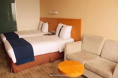 هالیدی این اکسپرس مینزویوان