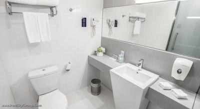 هالیدی این اکسپرس مینزویوان