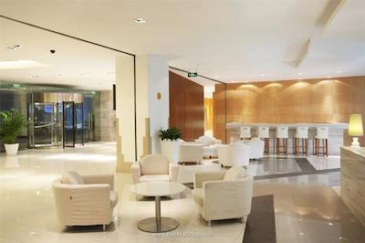 هالیدی این اکسپرس مینزویوان