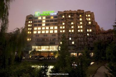 هالیدی این اکسپرس مینزویوان