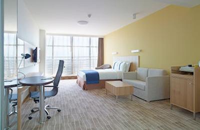 هالیدی این اکسپرس مینزویوان