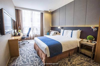 هالیدی این اکسپرس مینزویوان