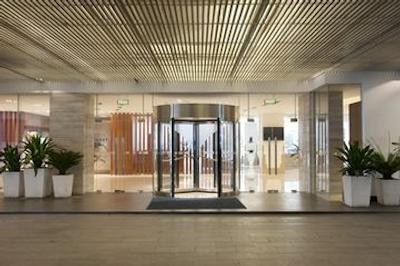 هالیدی این اکسپرس مینزویوان