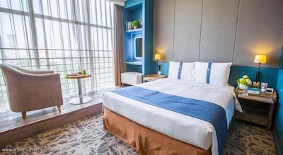 هالیدی این اکسپرس مینزویوان