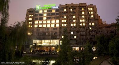 هالیدی این اکسپرس مینزویوان