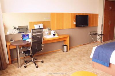 هالیدی این اکسپرس مینزویوان