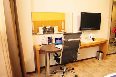 هالیدی این اکسپرس مینزویوان