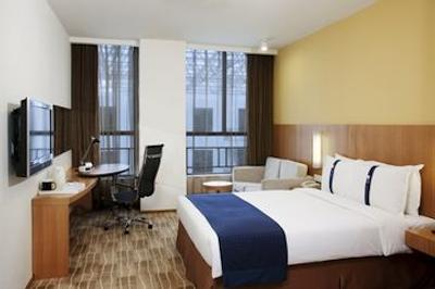 هالیدی این اکسپرس مینزویوان