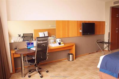 هالیدی این اکسپرس مینزویوان