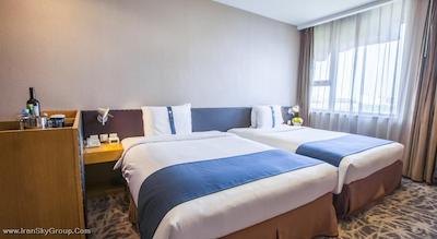 هالیدی این اکسپرس مینزویوان