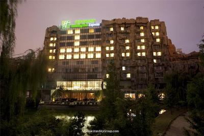 هالیدی این اکسپرس مینزویوان