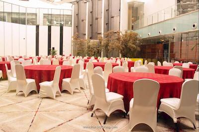 هالیدی این اکسپرس مینزویوان