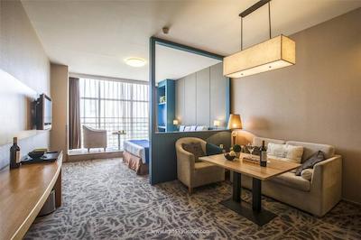 هالیدی این اکسپرس مینزویوان