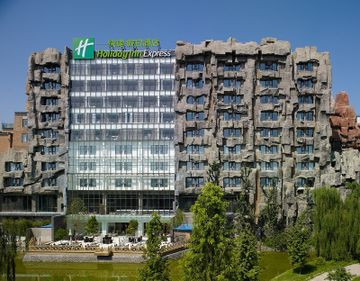 هالیدی این اکسپرس مینزویوان