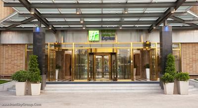 هالیدی این اکسپرس شانگدی