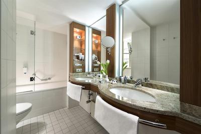 مرکور هتل مونچن آیرپرت فریسینگ