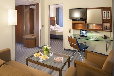 مرکور هتل مونچن آیرپرت فریسینگ