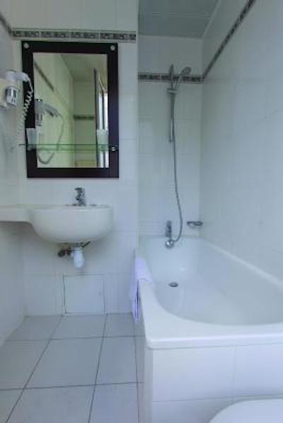 هیپتل پاریز لیلاز گامبتا