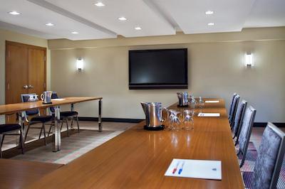 فور پوینتز بای شراتون وینیپگ اسود