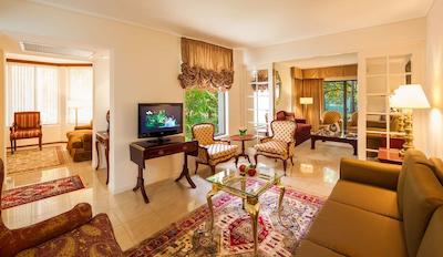 لز تاجیبز هتل اند کنونشن سنتر