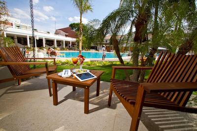 لز تاجیبز هتل اند کنونشن سنتر