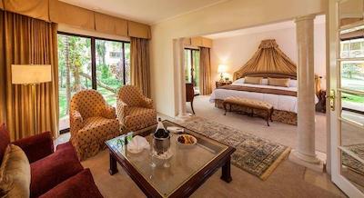 لز تاجیبز هتل اند کنونشن سنتر