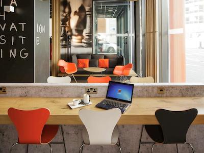 ایبیز لندن اکسسل دکلاندز هتل