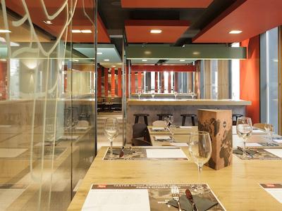 ایبیز لندن اکسسل دکلاندز هتل