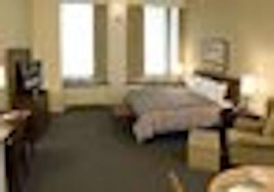 ل اسکوار فیلیپز هتل اند سویتز