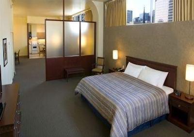 ل اسکوار فیلیپز هتل اند سویتز