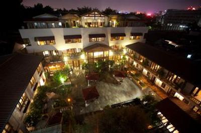 رد وال گاردن