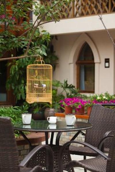 رد وال گاردن