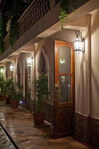 رد وال گاردن