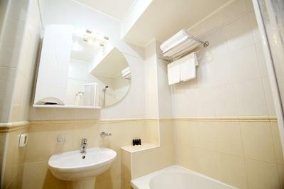 نومبر 21 بای دبی