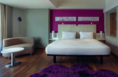 مرکور کنونشن سنتر انکل