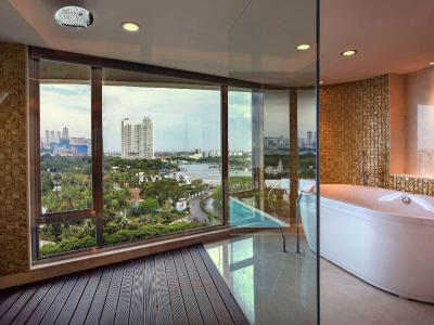 مرکور کنونشن سنتر انکل