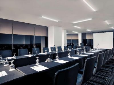 مرکور کنونشن سنتر انکل