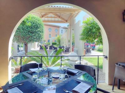 مرکور انتیبز سُفیا انتیپلیز