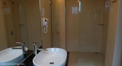 مترو هتل بوکیت بینتانگ