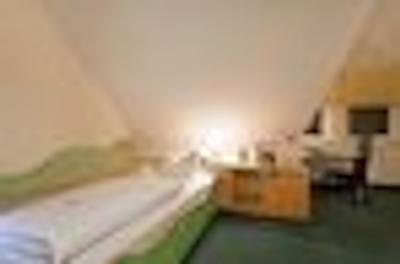 ازیموت هتل درسدن