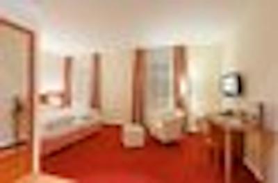 ازیموت هتل درسدن