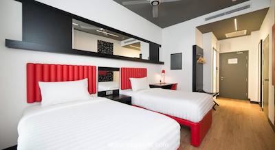 تیون هتل داون تاون کوالالامپور