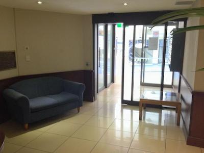 مترو اپارتمنتز اُن کینگ