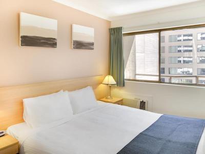 مترو اپارتمنتز اُن کینگ