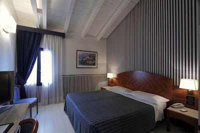 ساوویا کونتری هوس