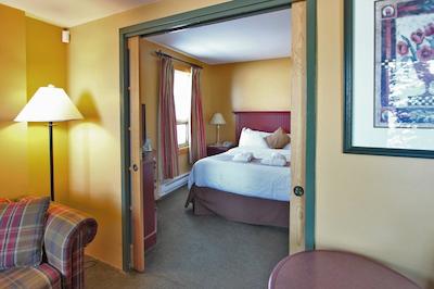 رد میرامیچی ریور-ا رد سیناتور هتل