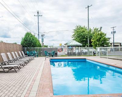 کوالیتی این اند سویتز 1000 ایسلاندز