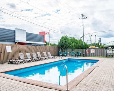 کوالیتی این اند سویتز 1000 ایسلاندز