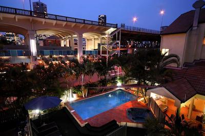 کست اُن استری بریج