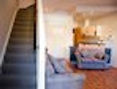 رنر سرویسد اپارتمنتز ادلید